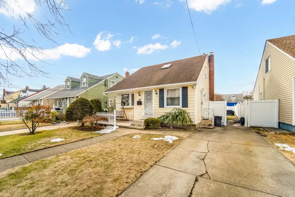 49 Perry Street Hempstead NY 11550