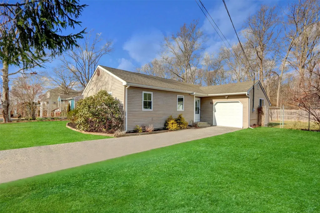15 Golden Gate Drive Brookhaven NY 11967