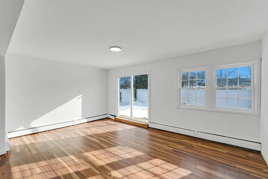 4 South Lane Levittown NY 11756