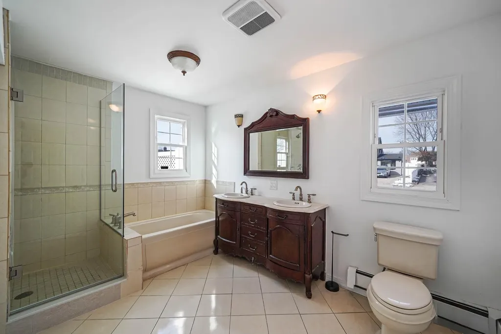 4 South Lane Levittown NY 11756