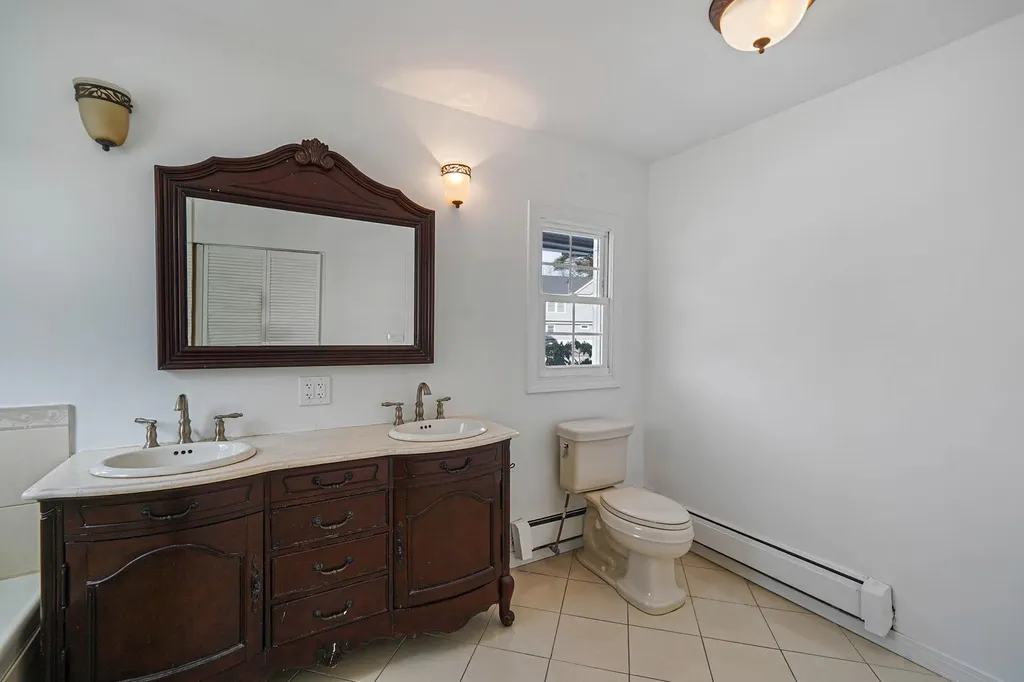 4 South Lane Levittown NY 11756