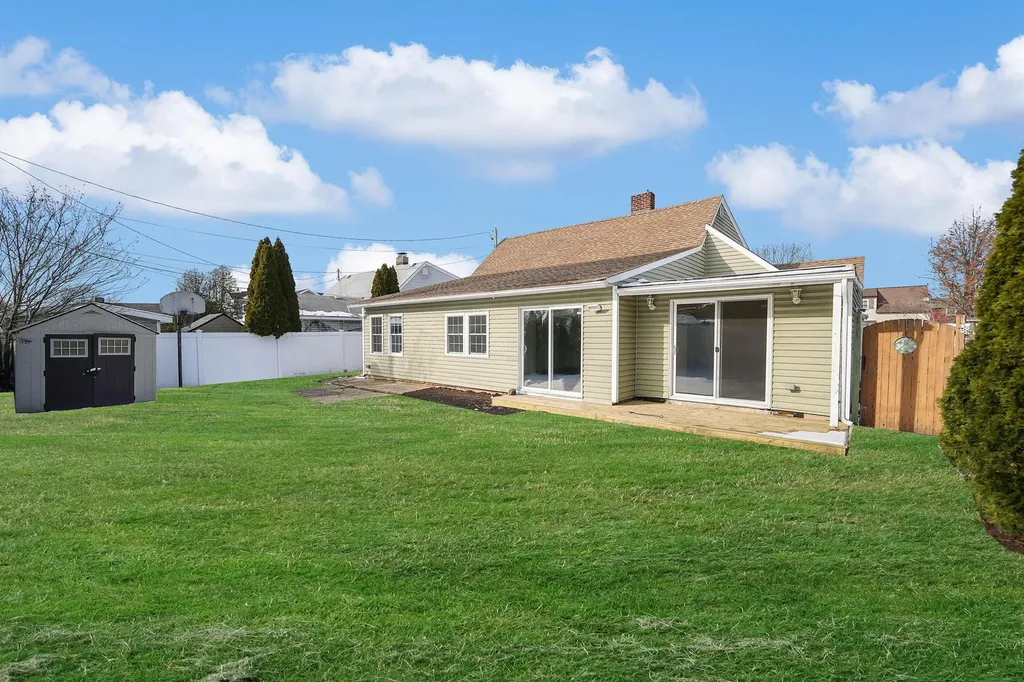 4 South Lane Levittown NY 11756
