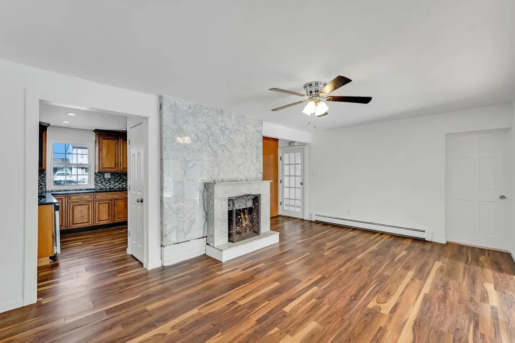 4 South Lane Levittown NY 11756