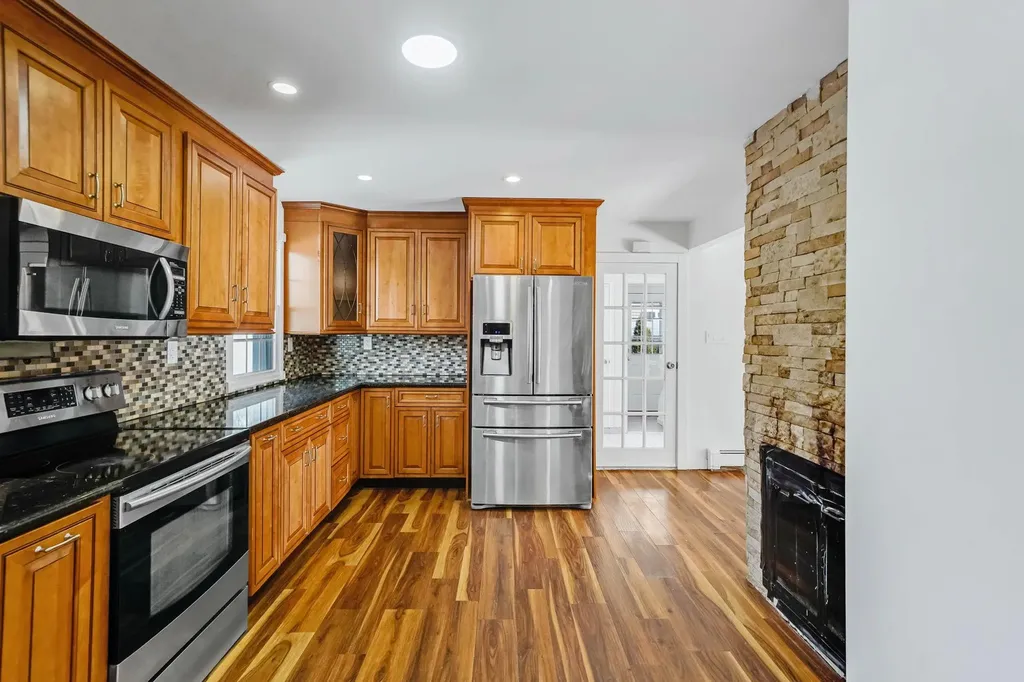 4 South Lane Levittown NY 11756