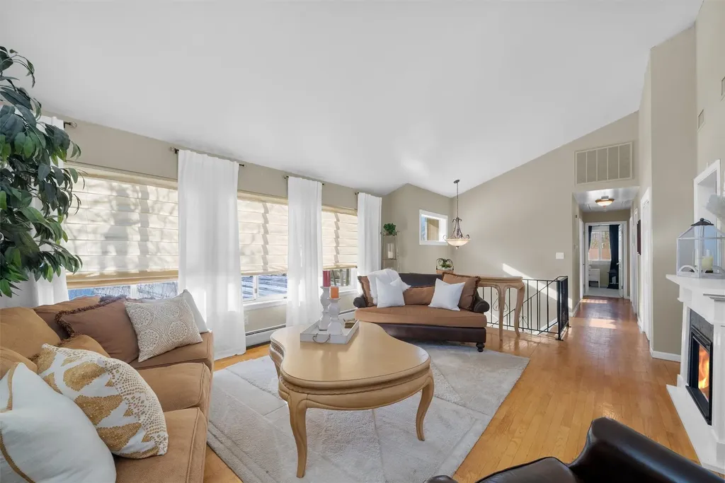 77 Dustman Lane Bardonia NY 10954
