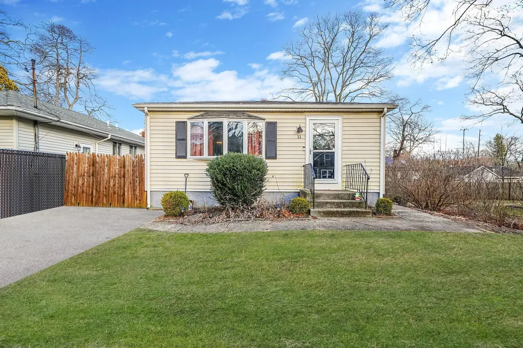 11 Comet Road Brookhaven NY 11778