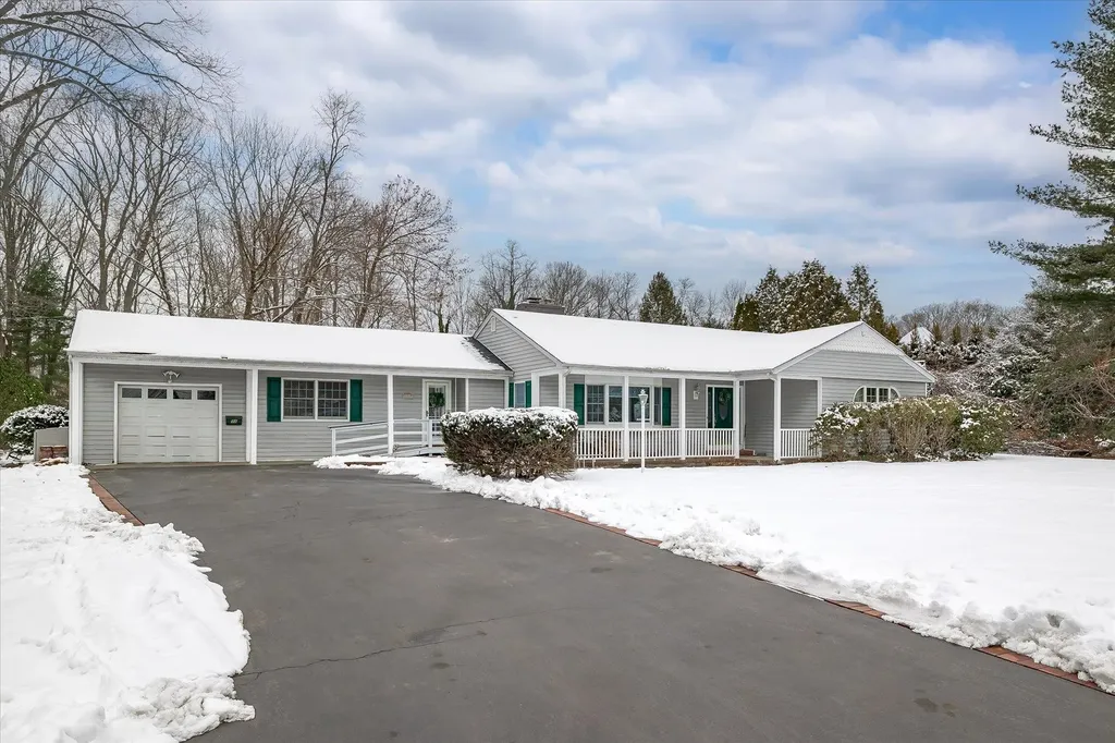 34 Mayfair Drive Huntington NY 11743