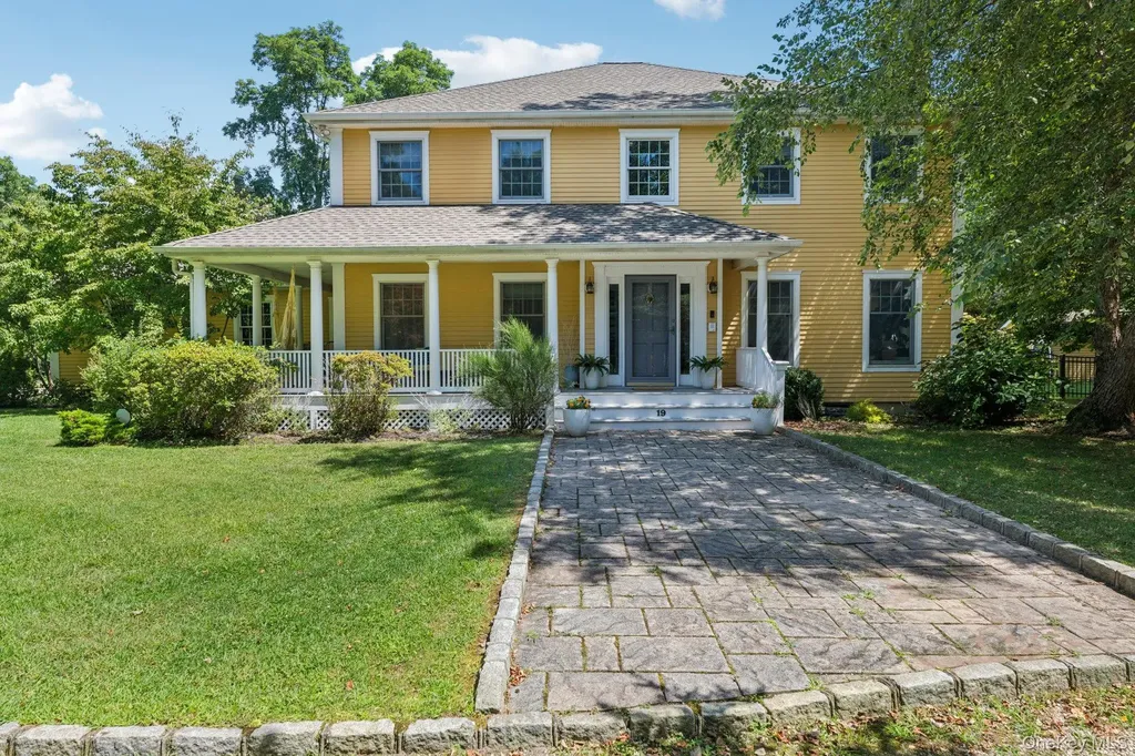 19 Oak Meadow Lane Bellport Village NY 11713