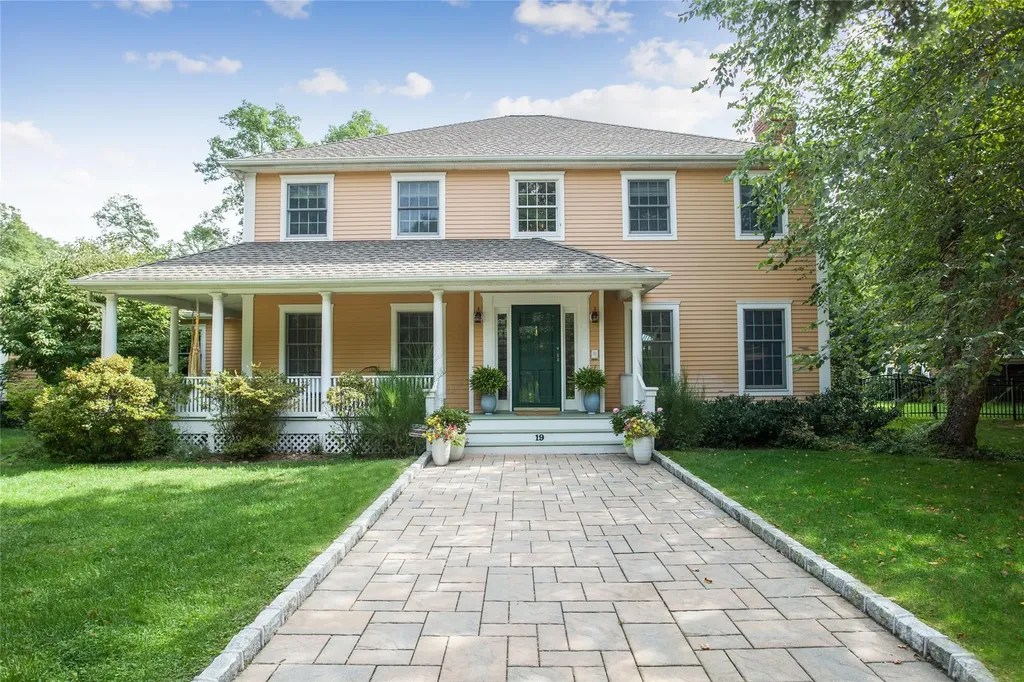 19 Oak Meadow Lane Brookhaven NY 11713