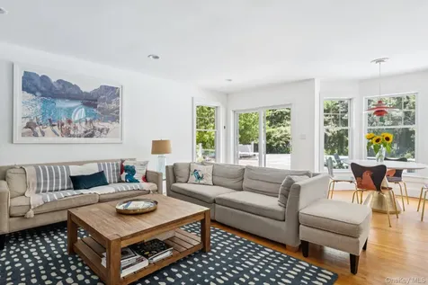 19 Oak Meadow Lane Bellport Village NY 11713