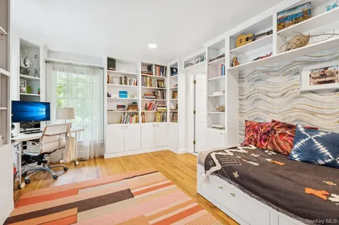 19 Oak Meadow Lane Bellport Village NY 11713