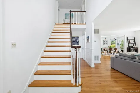 19 Oak Meadow Lane Bellport Village NY 11713