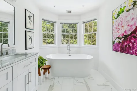 19 Oak Meadow Lane Bellport Village NY 11713