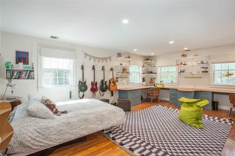 19 Oak Meadow Lane Bellport Village NY 11713