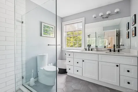 19 Oak Meadow Lane Bellport Village NY 11713