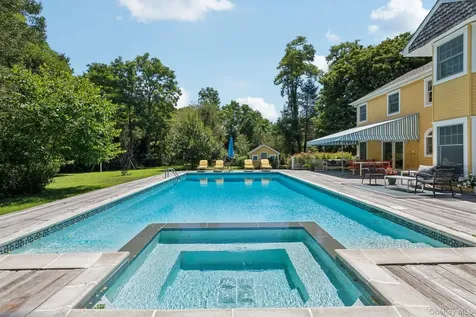 19 Oak Meadow Lane Bellport Village NY 11713