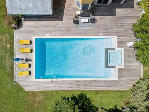 19 Oak Meadow Lane Bellport Village NY 11713