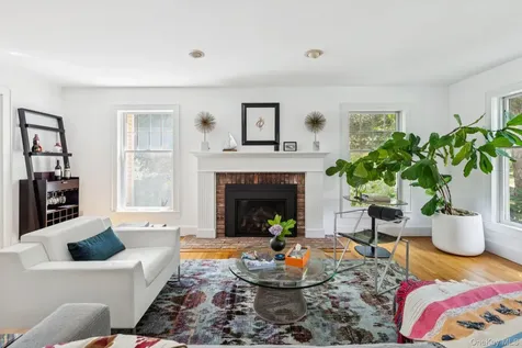 19 Oak Meadow Lane Bellport Village NY 11713