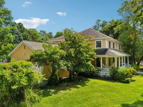 19 Oak Meadow Lane Bellport Village NY 11713