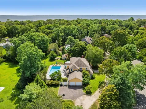 19 Oak Meadow Lane Bellport Village NY 11713