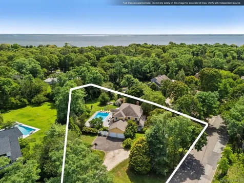 19 Oak Meadow Lane Bellport Village NY 11713