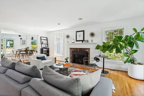 19 Oak Meadow Lane Bellport Village NY 11713