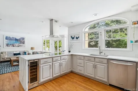 19 Oak Meadow Lane Bellport Village NY 11713