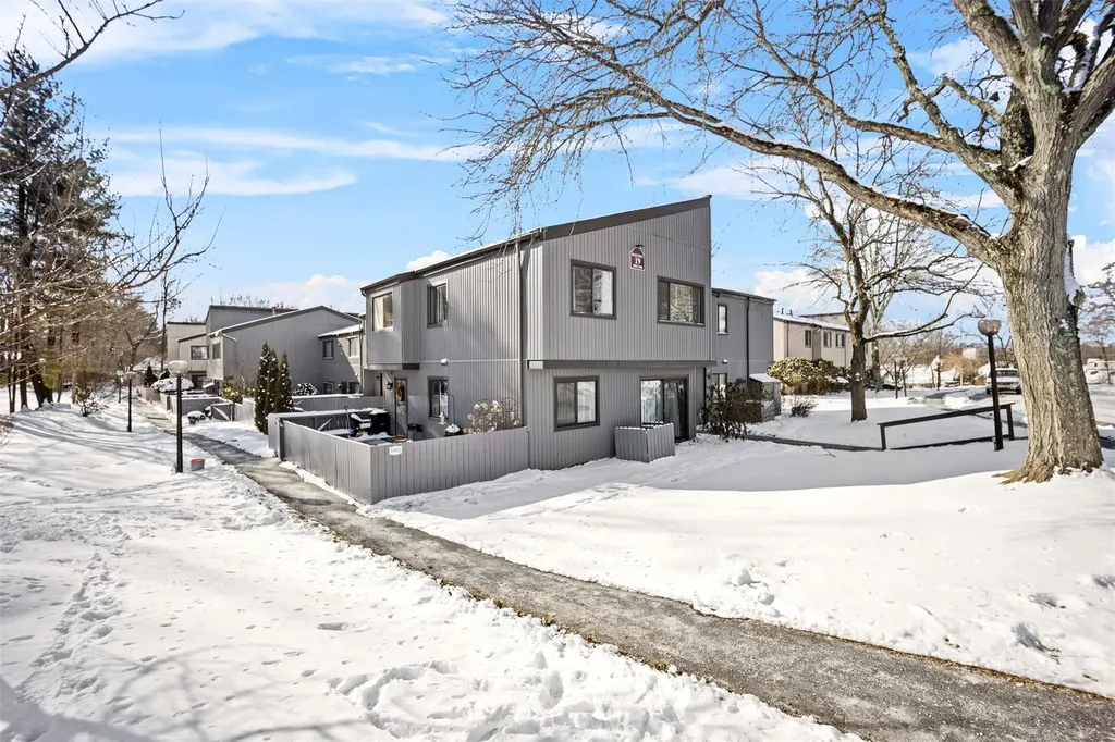 1903 Aspen Walk Poughkeepsie NY 12603