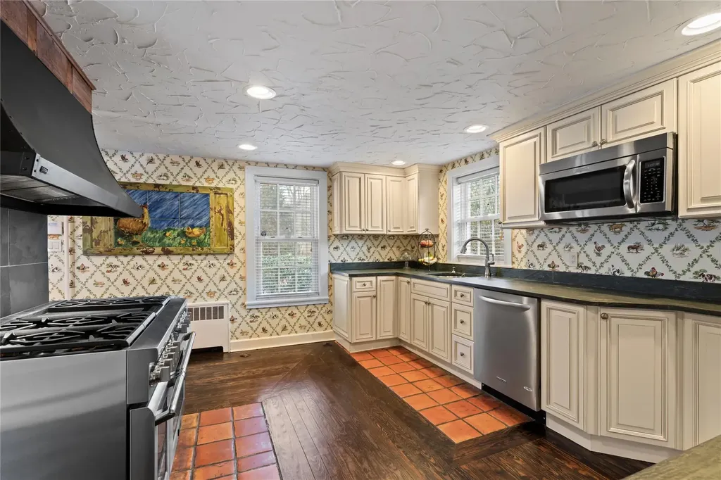 43 Burtis Lane Syosset NY 11791