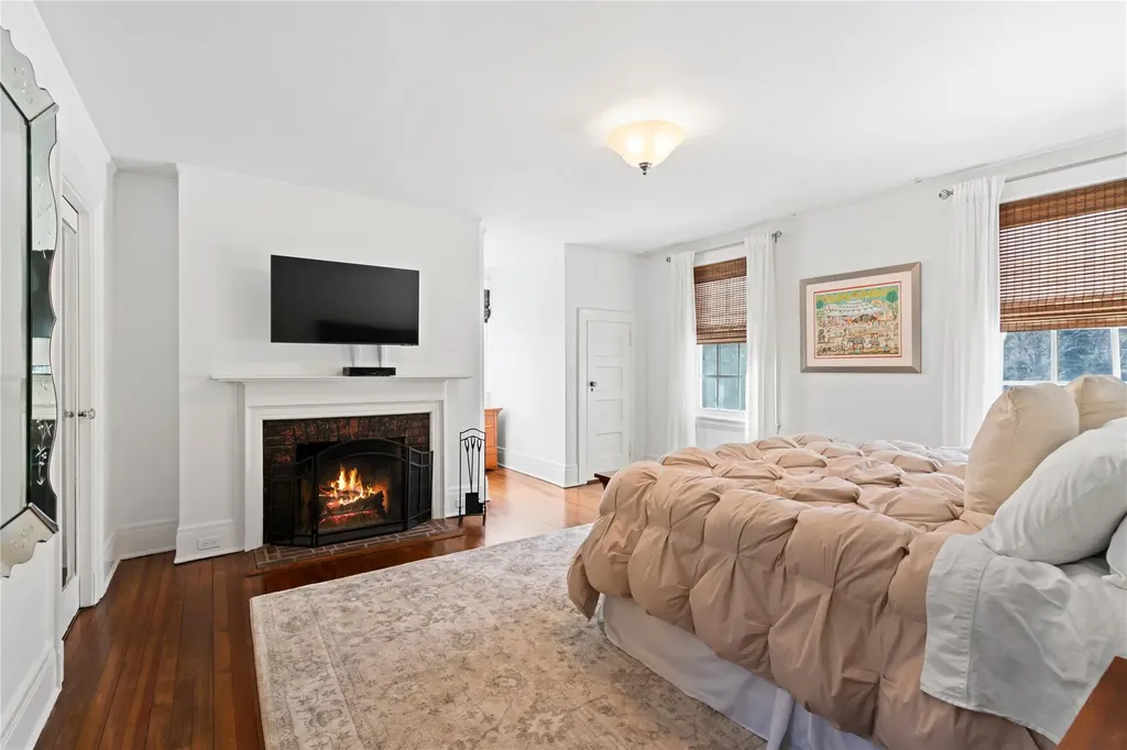 43 Burtis Lane Syosset NY 11791
