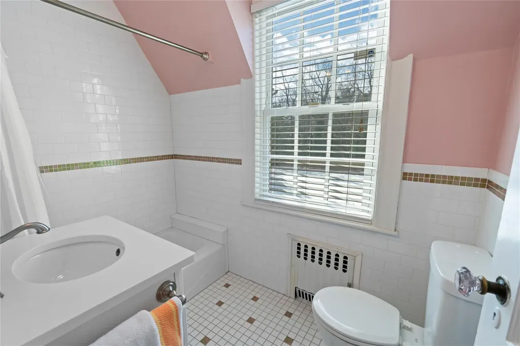 43 Burtis Lane Syosset NY 11791
