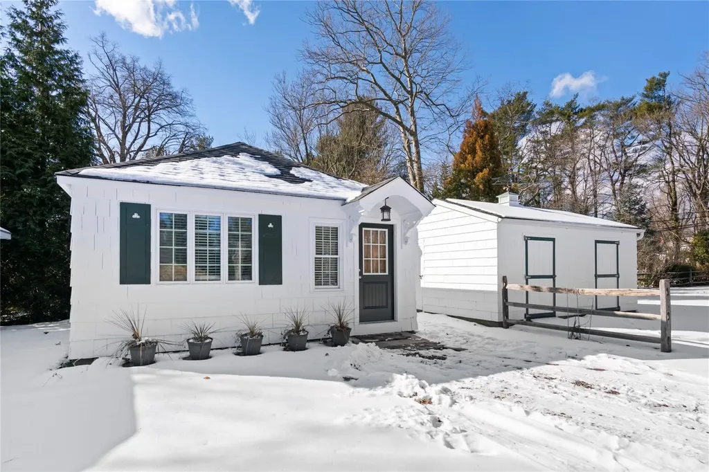 43 Burtis Lane Syosset NY 11791