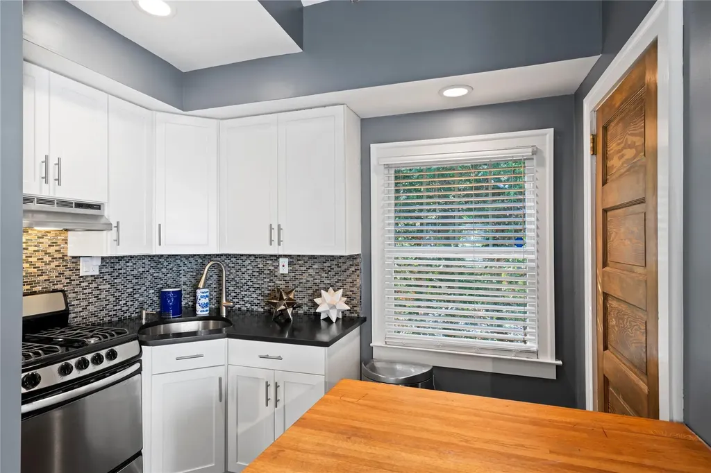 43 Burtis Lane Syosset NY 11791
