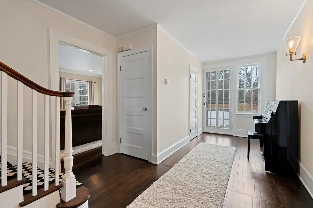 43 Burtis Lane Syosset NY 11791