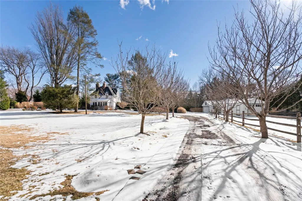 43 Burtis Lane Syosset NY 11791