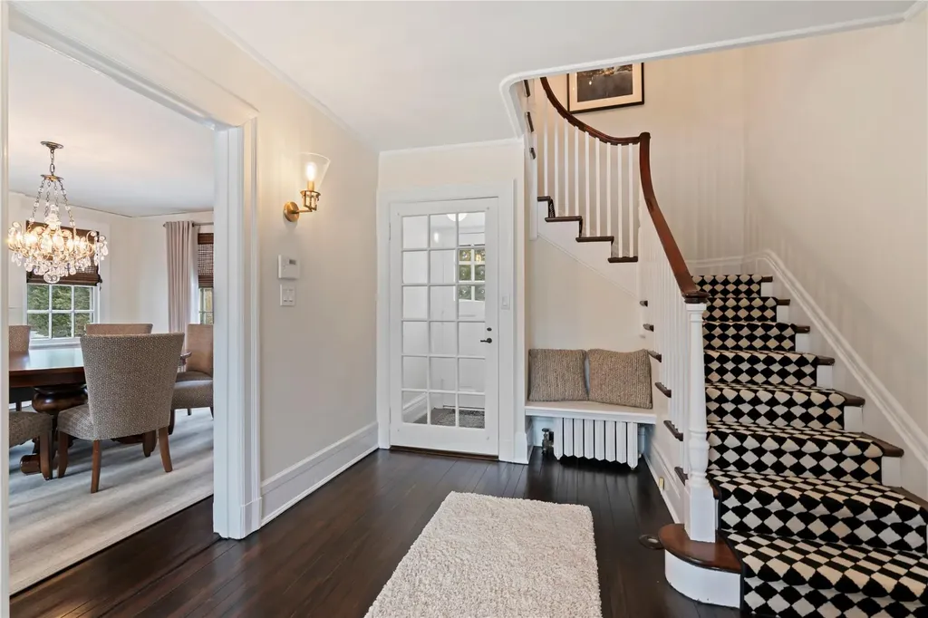 43 Burtis Lane Syosset NY 11791