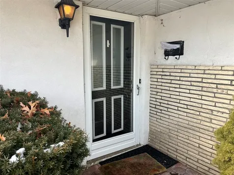 75 Ryder Avenue North Babylon NY 11703