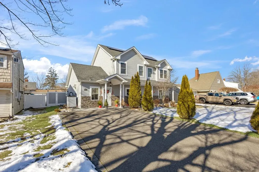 232 Elm Drive E Levittown NY 11756