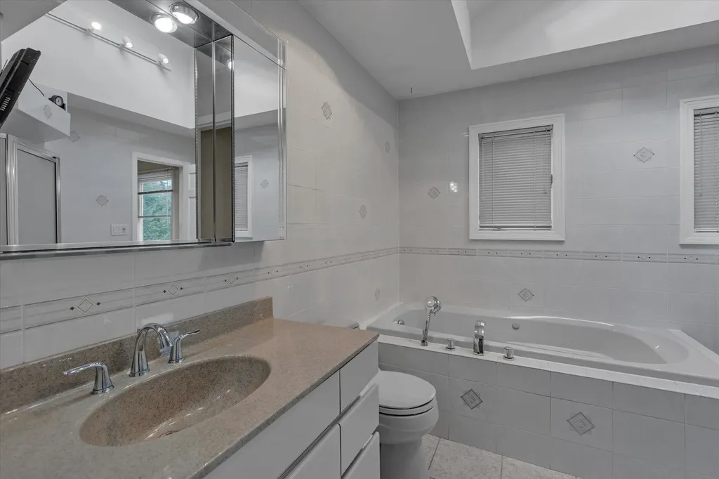 9 Rupert Place Melville NY 11747