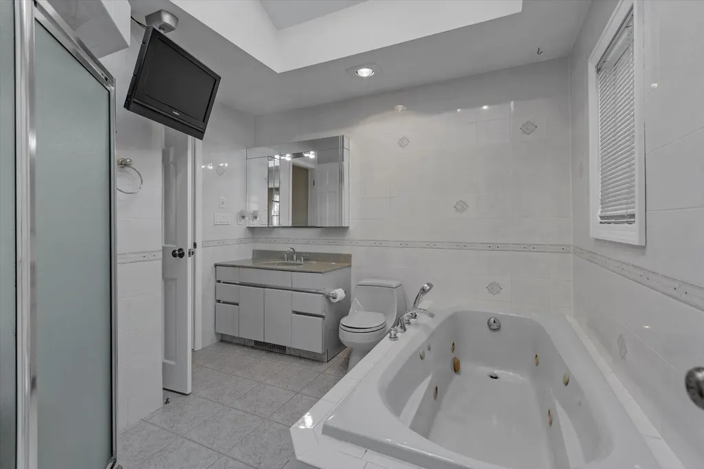9 Rupert Place Melville NY 11747