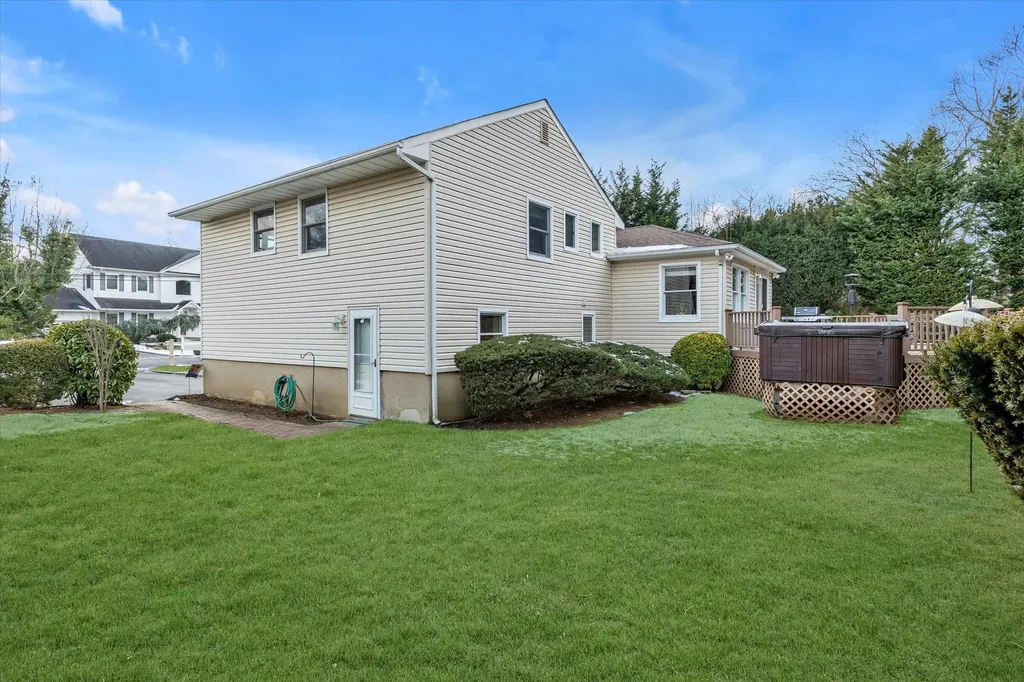 9 Rupert Place Melville NY 11747