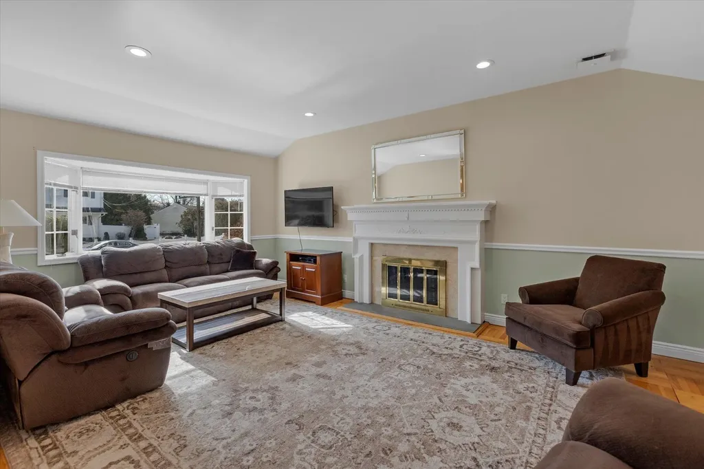 9 Rupert Place Melville NY 11747