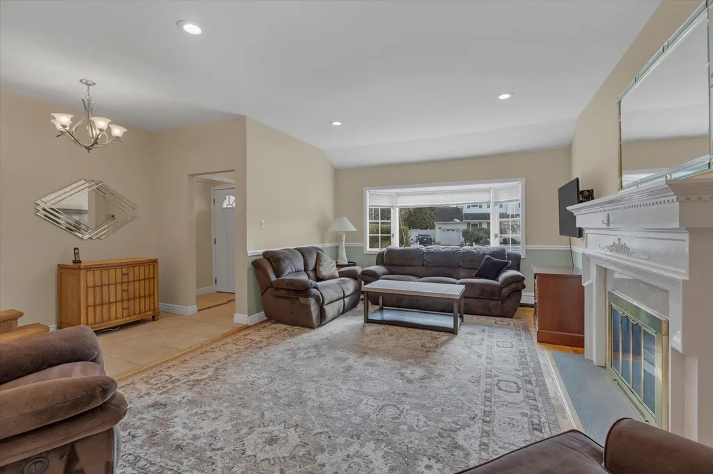 9 Rupert Place Melville NY 11747