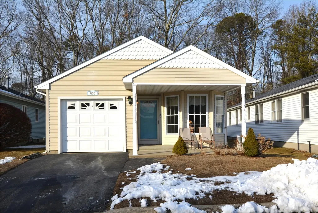 430 Village Circle N Manorville NY 11949