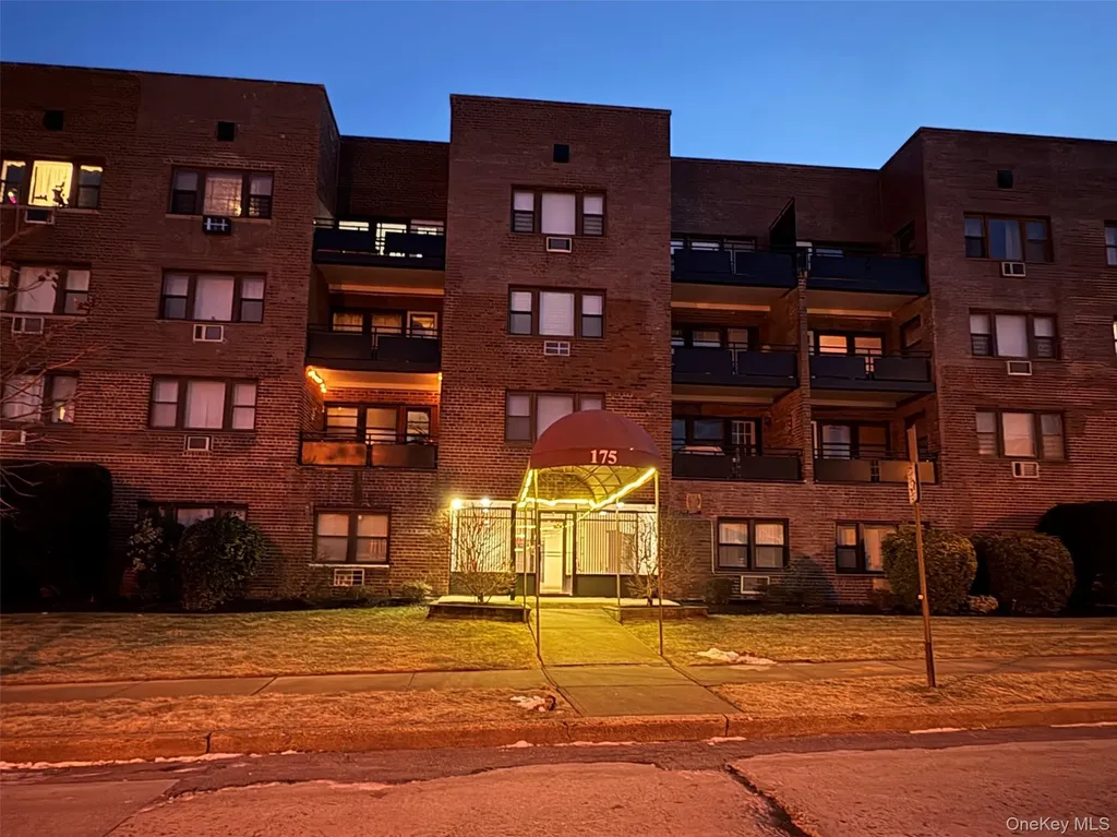 175 Archer Street Freeport NY 11520