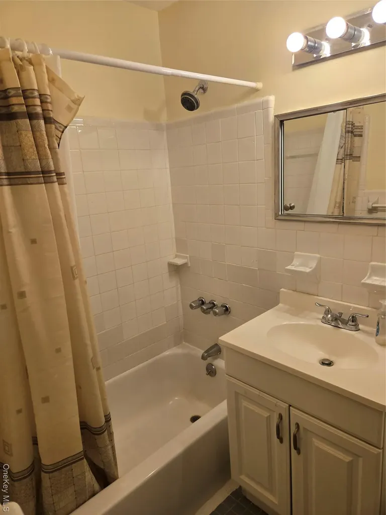 175 Archer Street Freeport NY 11520
