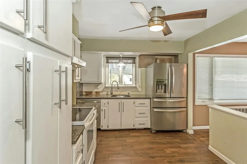 33 Clearwater Drive Plainview NY 11803