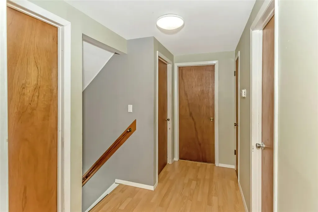 33 Clearwater Drive Plainview NY 11803