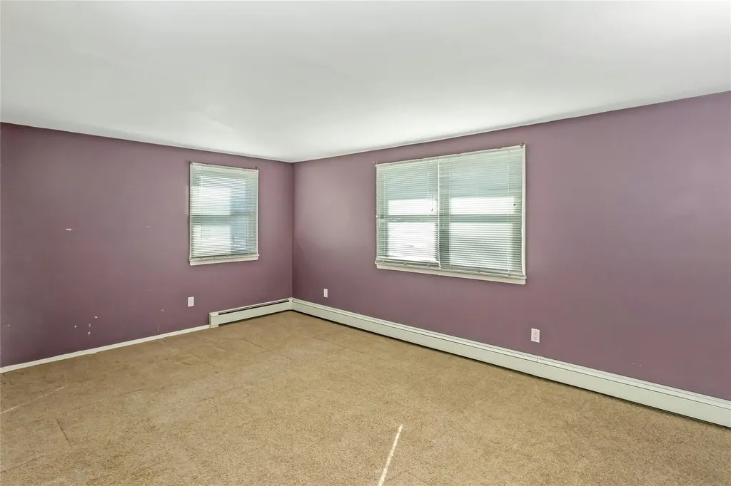 33 Clearwater Drive Plainview NY 11803