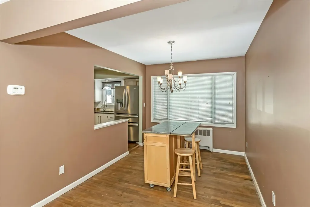 33 Clearwater Drive Plainview NY 11803
